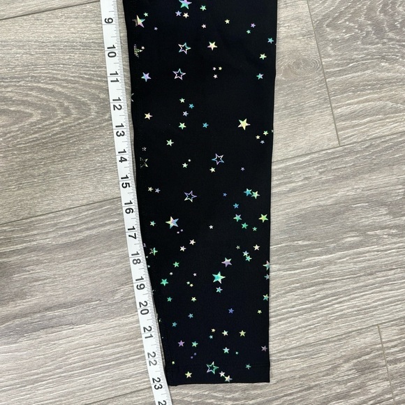 Beyond Yoga Cropped Star Metallic Print Leggings Tights Size Small NWOT - Picture 12 of 14